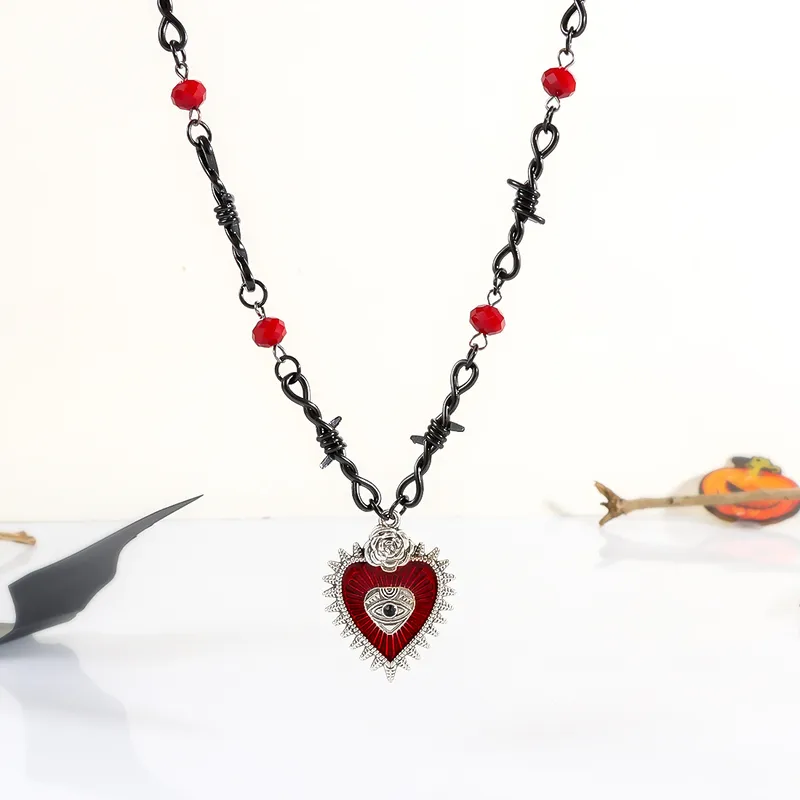 Gothic Retro Heart-Shaped Pendant Necklace