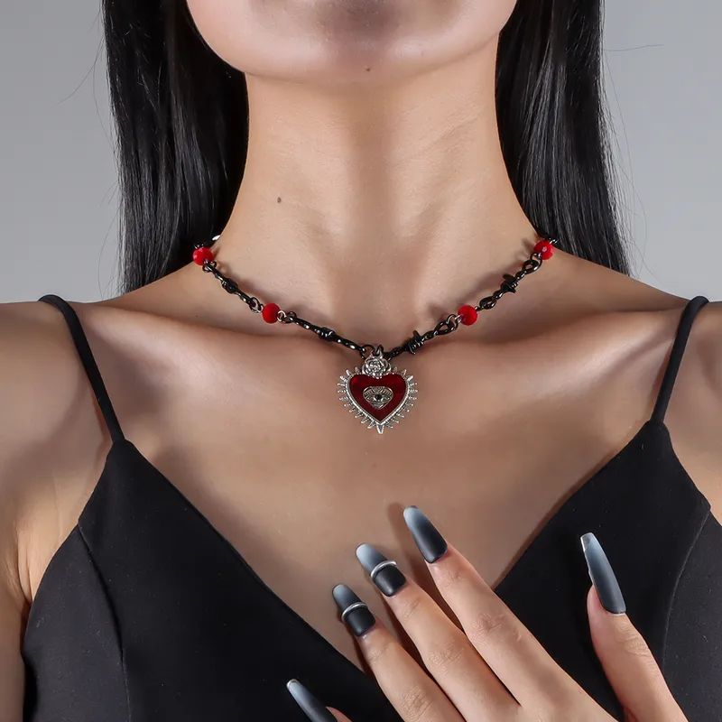 Gothic Retro Heart-Shaped Pendant Necklace