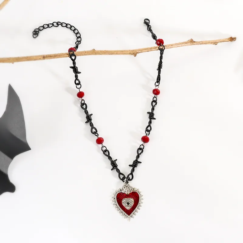 Gothic Retro Heart-Shaped Pendant Necklace